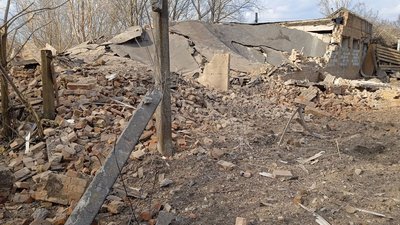 Наслідки обстрілу армійцями РФ села Річки на Сумщині Наслідки обстрілу армійцями РФ села Річки на Сумщині