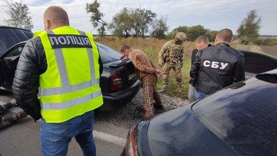 На Дніпропетровщині затримали підозрюваного у торгівлі зброєю