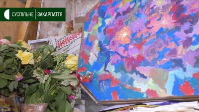 Картини за допомогою лука пише Ужгородка Картини за допомогою лука пише Ужгородка