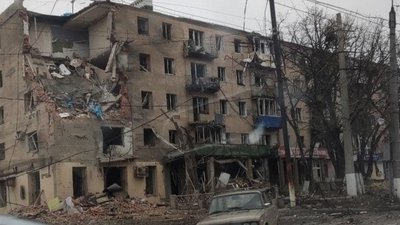 У будинку на Холодній Горі, куди влучила авіабомба РФ, відріжуть труби одного з під'їздів