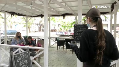 Соціальна дистанція, маски, антисептики: у Херсоні комісія перевірила роботу кафе та салонів краси