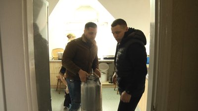 На Житомирщині готують їжу для українських захисників На Житомирщині готують їжу для українських захисників