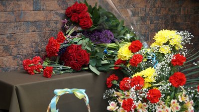 На двох школах Дніпра відкрили меморіальні дошки випускникам – бійцям, загиблим на сході України На двох школах Дніпра відкрили меморіальні дошки випускникам – бійцям, загиблим на сході України