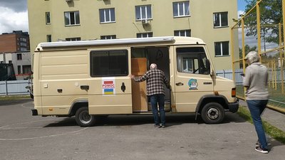 " Будиночок на колесах" іноземних волонтерів.
