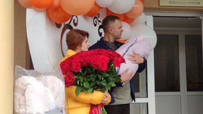 Звільнену з полону медикиню Мамонову виписали з пологового. СУСПІЛЬНЕ | ВІДЕОНОВИНИ