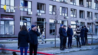 Росіяни вдарили по ТРЦ "Ретровіль" у Києві. Що від нього лишилось Росіяни вдарили по ТРЦ "Ретровіль" у Києві. Що від нього лишилось