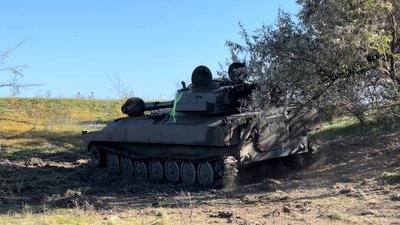 "Триста, тридцять, три": як працюють українські артилеристи на миколаївсько-херсонському напрямку "Триста, тридцять, три": як працюють українські артилеристи на миколаївсько-херсонському напрямку