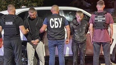 На Закарпатті затримали двох чоловіків, які планували переправити військовозобов'язаного