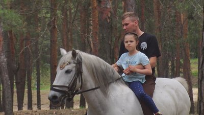 Оздоровлення для вихованців реабілітаційних центрів. На Луганщині проводять заняття з іпотерапії Оздоровлення для вихованців реабілітаційних центрів. На Луганщині проводять заняття з іпотерапії