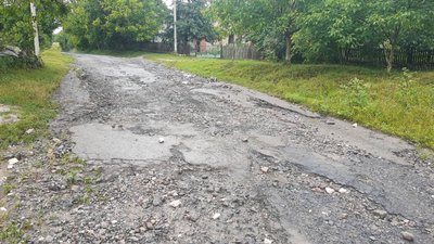 У селі на Тернопільщині негода зруйнувала дорогу та лінію електропередачі У селі на Тернопільщині негода зруйнувала дорогу та лінію електропередачі