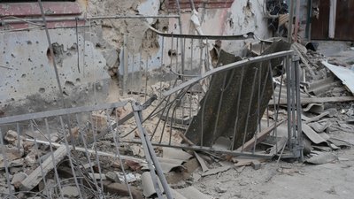 Херсон, обстріли, будинок, пошкодження, паркан