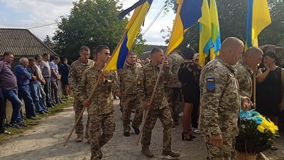 На Тернопільщині попрощалися з трьома військовослужбовцями