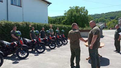 На Тернопільщині для лісників придбали 7 мотоциклів На Тернопільщині для лісників придбали 7 мотоциклів