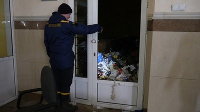 Сміття, бомби, міни та зруйноване місто: що залишили після себе російські військові у Тростянці Сміття, бомби, міни та зруйноване місто: що залишили після себе російські військові у Тростянці