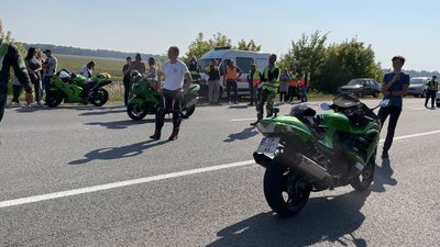 Три рекорди швидкості на мотоциклах встановили поблизу Чернігова. РЕПОРТАЖ Три рекорди швидкості на мотоциклах встановили поблизу Чернігова. РЕПОРТАЖ