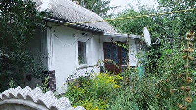 Будинок, в якому пенсіонер прихистив переселенців Будинок, в якому пенсіонер прихистив переселенців