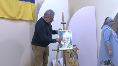 У Франківську під час благодійного аукціону на виставці "Херсонщина — це Україна" вторгували 12 700 грн У Франківську під час благодійного аукціону на виставці "Херсонщина — це Україна" вторгували 12 700 грн