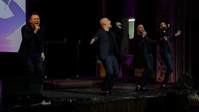 Музика перемоги. У Чернівцях на благодійному концерті зібрали майже 42 тисячі гривень для українських військових Музика перемоги. У Чернівцях на благодійному концерті зібрали майже 42 тисячі гривень для українських військових