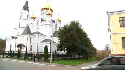 У Житомирі жителі ОСББ встановили паркан, перекривши хід, і хочуть приватизувати частину вулиці У Житомирі жителі ОСББ встановили паркан, перекривши хід, і хочуть приватизувати частину вулиці