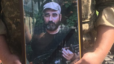 У Полтаві прощаються із воїнами, які загинули під час оборони України У Полтаві прощаються із воїнами, які загинули під час оборони України
