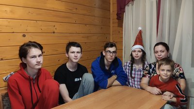 Загадуватимуть, аби Україна перемогла. Історії двох родин, які зустрічатимуть Новий рік не вдома