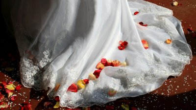 Французьке ток-шоу показало перевірку нареченої на цнотливість. Уряд відреагував