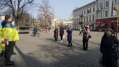 "Обіймаємо їх молитвою". У Франківську провели акцію на підтримку регіонів, де тривають бойові дії "Обіймаємо їх молитвою". У Франківську провели акцію на підтримку регіонів, де тривають бойові дії