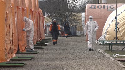 Задіяли два секційні модулі. На Прикарпатті у мобільному госпіталі лікують вісім пацієнтів Задіяли два секційні модулі. На Прикарпатті у мобільному госпіталі лікують вісім пацієнтів