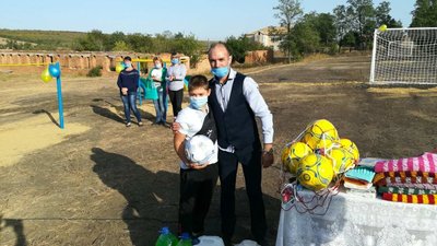 Херсонці облаштували спортивний майданчик у сільській школі на Одещині Херсонці облаштували спортивний майданчик у сільській школі на Одещині