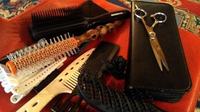 Перукарі-благодійники постригли дітей у волинському притулку Перукарі-благодійники постригли дітей у волинському притулку