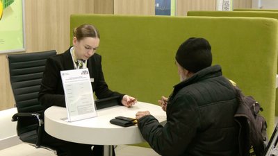 Обслуговування клієнтів у відділенні ПриватБанку