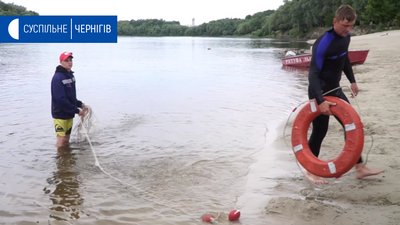 У Чернігові рятувальники провели майстер-клас з порятунку на воді