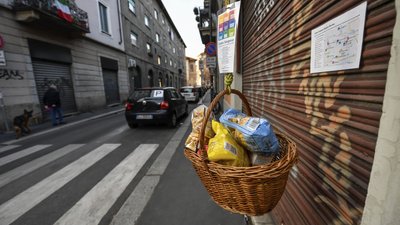 Стара тактика. Італійська мафія безкоштовно роздає продукти населенню