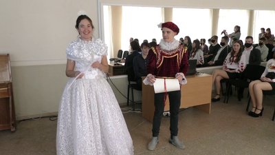 Херсонські школярі представлять виставу іспанською мовою на міжнародному конкурсі в Аргентині Херсонські школярі представлять виставу іспанською мовою на міжнародному конкурсі в Аргентині