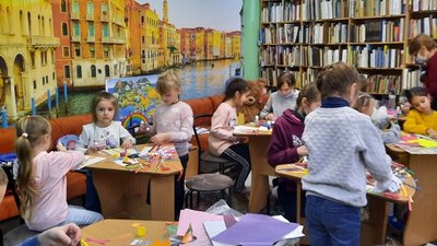 Діти у херсонській обласній бібліотеці зустріли Масляну