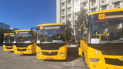 Для шкіл у районах Одещини придбали 12 автобусів вартістю понад 22,5 млн грн
