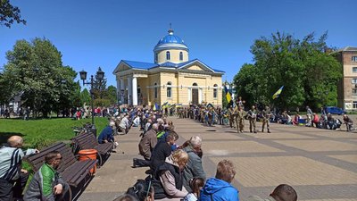 На Чернігівщині попрощалися з двома захисниками, які загинули в боях на Харківщині та Донеччині На Чернігівщині попрощалися з двома захисниками, які загинули в боях на Харківщині та Донеччині