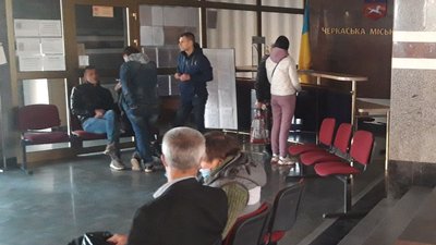 У Черкасах ТВК другу добу опрацьовують протоколи У Черкасах ТВК другу добу опрацьовують протоколи