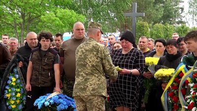 У Житомирі попрощалися із загиблим військовим-спецпризначенцем Миколою Приймаком У Житомирі попрощалися із загиблим військовим-спецпризначенцем Миколою Приймаком