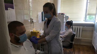 Рік, як на Полтавщині запрацювали центри масової вакцинації від COVID-19: чи щеплюють нині Рік, як на Полтавщині запрацювали центри масової вакцинації від COVID-19: чи щеплюють нині