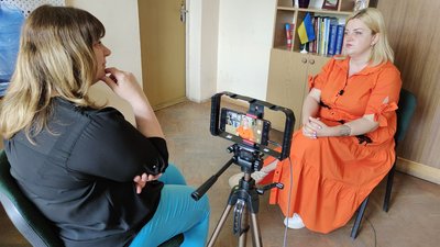 "Усі волонтери, які до нас приходять, працюють безоплатно. Вони вірять в ту справу, яку роблять". "Усі волонтери, які до нас приходять, працюють безоплатно. Вони вірять в ту справу, яку роблять".