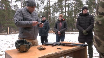 Навчали працювати зі зброєю та надавати домедичну допомогу: у Черкасах провели вишкіл для цивільного населення Навчали працювати зі зброєю та надавати домедичну допомогу: у Черкасах провели вишкіл для цивільного населення