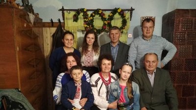 Родина з Тернопільщини відзначила сторіччя своєї хати Родина з Тернопільщини відзначила сторіччя своєї хати
