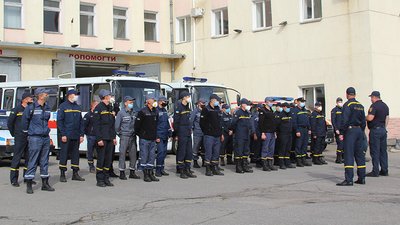 Рятувальники з Полтавщини змінять своїх колег під час пожежі на Луганщині