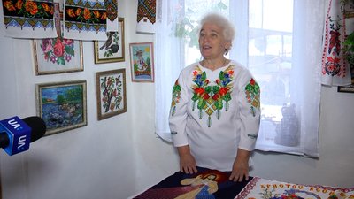 На Житомирщині близько тисячі рушників та картин вишили три жительки села Кашперівка На Житомирщині близько тисячі рушників та картин вишили три жительки села Кашперівка