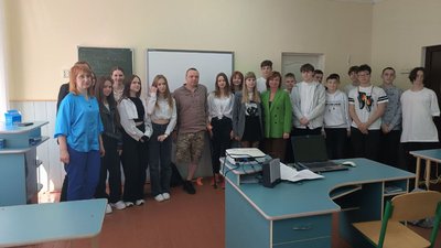 Боєць-штурмовик з ампутацією у Луцьку організовує зустрічі зі школярами Боєць-штурмовик з ампутацією у Луцьку організовує зустрічі зі школярами