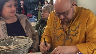 Збирали кошти на підтримку ЗСУ: черкаський поет провів свій творчий вечір Збирали кошти на підтримку ЗСУ: черкаський поет провів свій творчий вечір