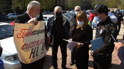 Одиночний пікет у Кривому Розі: містянин вимагає від поліції розслідувати замах на його вбивство Одиночний пікет у Кривому Розі: містянин вимагає від поліції розслідувати замах на його вбивство