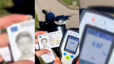 П'яний водій у Чернігові: зупинили водія скутера, який їхав напідпитку без шолома