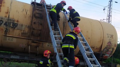Селфі на потязі: у Львові 26-річну жінку вдарило струмом Селфі на потязі: у Львові 26-річну жінку вдарило струмом